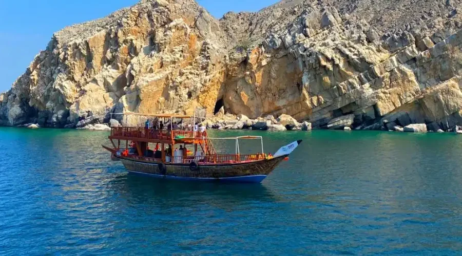 Musandam full day dhow cruise through Khor Sham